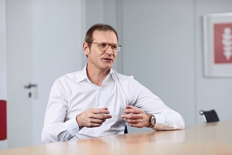 «Das MX-System führt zu einem immens reduzierten Aufwand vor allem im Schaltschrankbau und bei der Instandhaltung. Es vereinfacht zudem die Maschinenkonstruktion und unterstützt optimal die Modularisierung im Maschinenbau.»
Daniel Siegenbrink, Produktmanager Beckhoff Automation
 (Beckhoff)