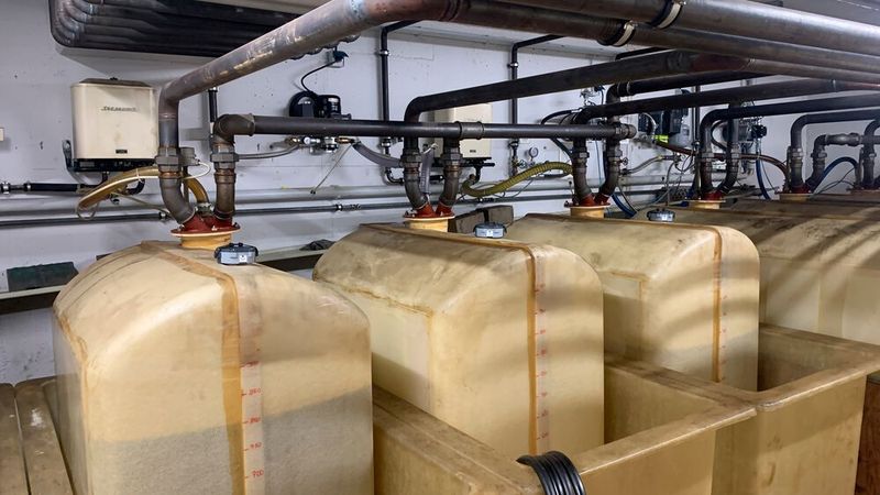 SmartLevel-Sensor auf Kunststofftank (Bild: FUCHS LUBRICANTS GERMANY GmbH)