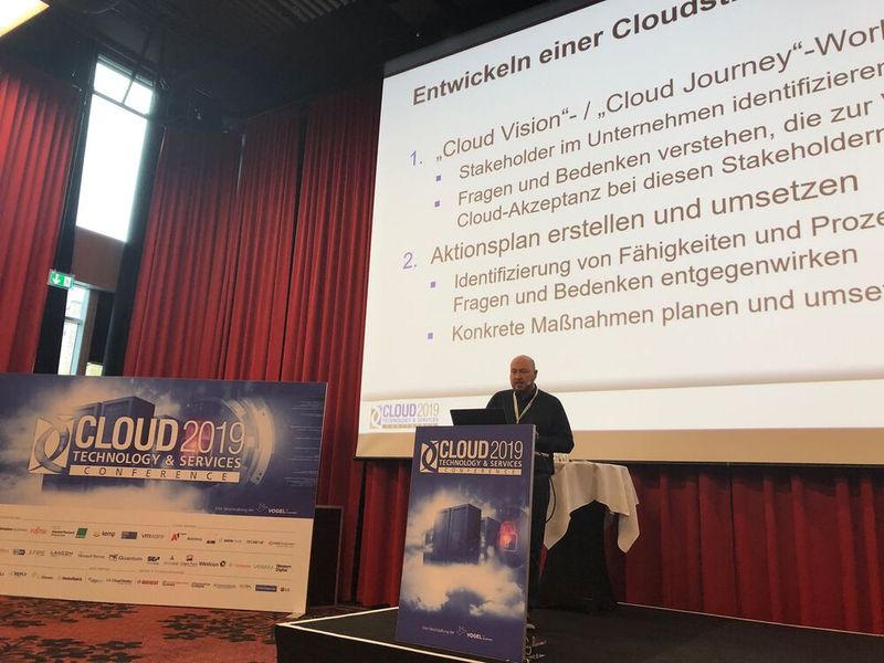 Spannende Auftakt-Keynote auf der CLOUD 2019 Technology & Services Conference mit Henning Teek von Storm Reply: „A Journey to the Cloud“ oder: „Die ‚sechs Rs‘ der Cloud-Transformation“. (Bild: Vogel IT-Medien)