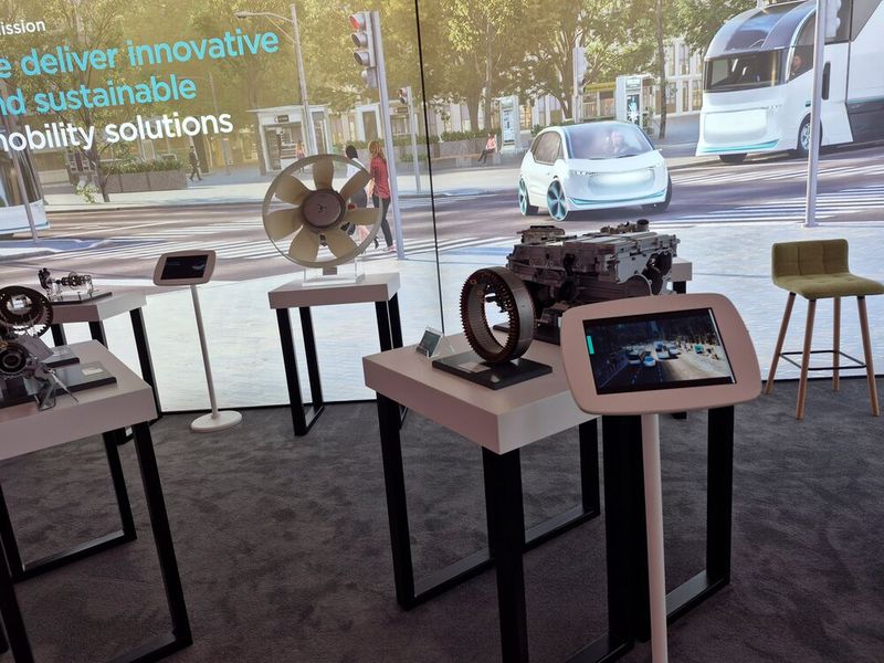 Borgwarner zeigte in Wien Technologien für Elektro-, Hybrid- und Verbrennungsfahrzeuge.vor (Bild: Stefanie Eckardt)
