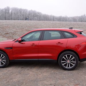 Neben einem sehr eigenständigen Design setzte der Hersteller bei seinem großen SUV auf großzügige Platzverhältnisse.(Bild:  Michel/»kfz-betrieb«)