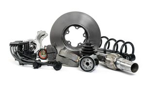 Jede Werkstatt sollte genau prüfen, woher die Ersatzteile stammen, die sie für Reparaturen verwenden will. (Bild: © Jana Schönknecht - stock.adobe.com)