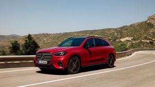 Mit bis zu 700 Kilometern Reichweite und einer Ladeleistung von bis zu 330 kW ist der neue GLC ein echtes Langstreckenauto. (Bild: Mercedes-Benz)