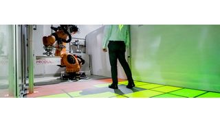 Bislang einzigartiger Prototyp im Volkswagen Konzern: Mensch und Industrieroboter arbeiten ohne starre Schutzzäune zusammen. Ein Mensch kann in unmittelbarer Nähe zu einem Industrieroboter arbeiten – vollkommen sicher und ohne, dass eine festinstallierte Schutzwand beide trennt. Möglich machen das hochmoderne Laser-Sicherheitsscanner. (Volkswagen)