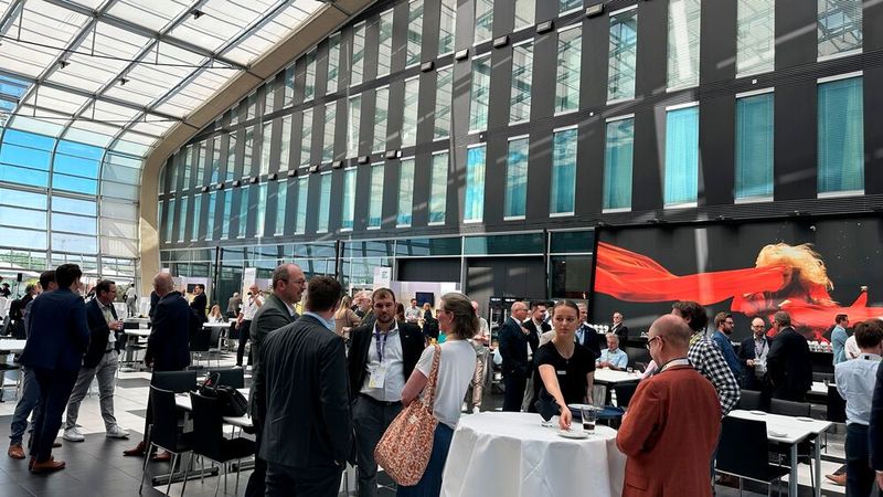 In den Pausen gab es im Kameha Grand Hotel am Bonner Rheinufer Zeit zum Netzwerken. (Bild: Conet)