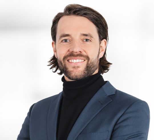 Prof. Dr. Florian Offergelt ist Inhaber der Professur für organisationales Wissensmanagement und Führung am universitären Hochschulinstitut Schaffhausen.(Bild:  Quantics Plus)