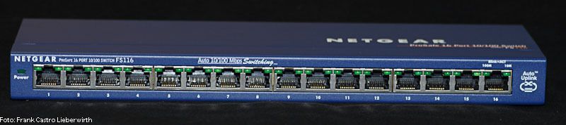 Abbildung 8: Switche für den Heimbereich sind schon für wenige Euro zu haben. Sie haben keine Halterung für das Rack und eine kleine Bauform. Das Netzteil befindet sich in einem externen Stecker. In der Industrie werden diese Switches gerne auch in Testaufbauten oder zu Servicezwecken verwendet. Obiges Produkt wurde freundlicher Weise von der Firma JessenLenz GmbH zu Fotoaufnahmen zur Verfügung gestellt. (Archiv: Vogel Business Media)