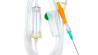 Eine Spritzenkolbendichtung muss – wie der Name schon verrät – abdichten und damit verhindern, dass Leckagen entstehen. TPE eignen sich hierfür hervorragend als Dichtungsmasse, die sich im Spritzguss verarbeiten lässt. (Actega)