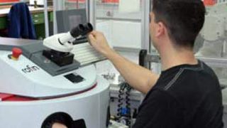 In Serie oder manuell: Tagsüber fungiert der „Select“ als flexibler Handschweißlaser. Rofin Baasel (Archiv: Vogel Business Media)