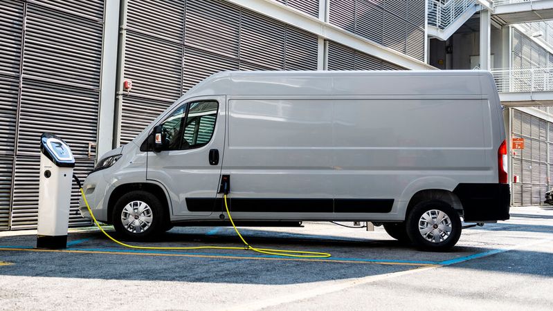 Das Bundesministerium für Digitales und Verkehr bewilligte im ersten Förderaufruf insgesamt 330 Projekte mit rund 190 Millionen Euro.(Bild:  Fiat)