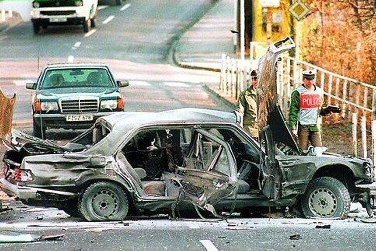 Am 30. November 1989 kam der Deutsche-Bank-Chef Alfred Herrhausen durch einen Mordanschlag der „Roten Armee Fraktion“ in dieser Mercedes-S-Klasse ums Leben. (Foto: Wikipedia)