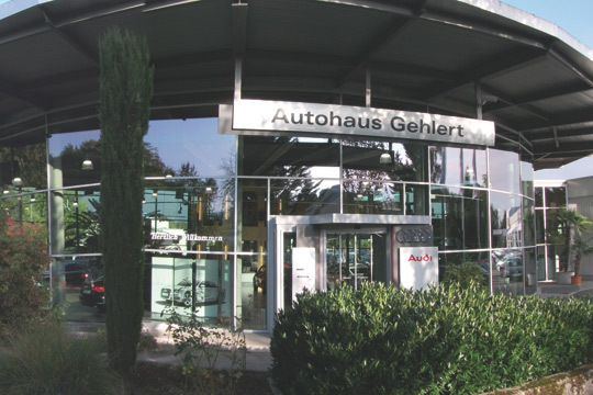 Das Autohaus Gehlert ist von einer veritablen Park- und Gartenanlage umgeben. (Archiv: Vogel Business Media)