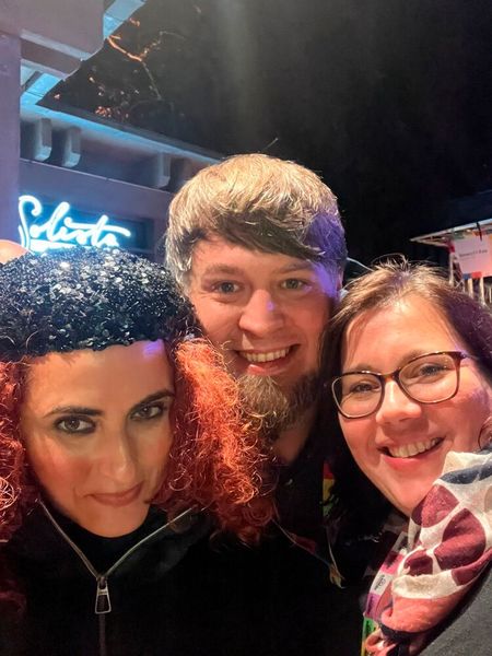 See you auf der ISE - Besa (IT-BUSINESS), Markus Feyrer (S&K) und Anne Linder (Lang AG) (Bild: Vogel IT-Medien)