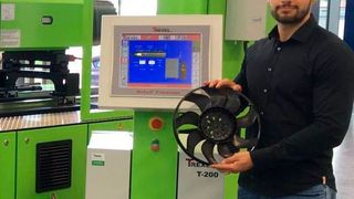 Engel eröffnete in Stuttgart ein Mucell-Kompetenzzentrum. Im Zuge dessen stellte das Unternehmen Lukas Neunzig als „Mucell Technology Expert“ ein. (Engel)