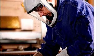 Die Versaflo-M-200-Kopfteile von 3M mit Anstoßkappe. (3M)