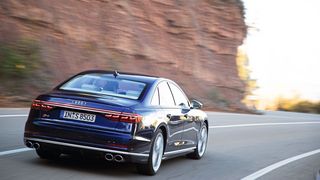 Zwei Jahre nach dem Start der Audi A8-Reihe kommt mit dem S8 nun der kraftvolle Bruder. (Audi)