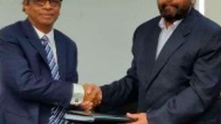 P.D. Samudra, CEO and Managing Director of Thyssenkrupp Industrial Solutions India, (left) and Ranjit Chugh, COO of Paradeep Phosphates shake hands after signing the contract. (thyssenkrupp Industrial Solutions)