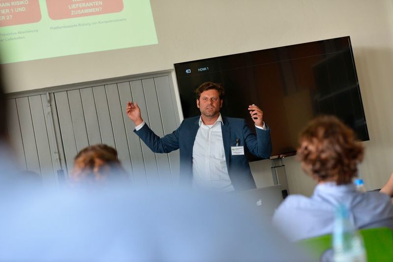 Prof. Dr. Christian Heinrich (scoutbee) erläuterte den Nutzen von künstlicher Intelligenz für das Supply Chain Management. (VBM/Untch)