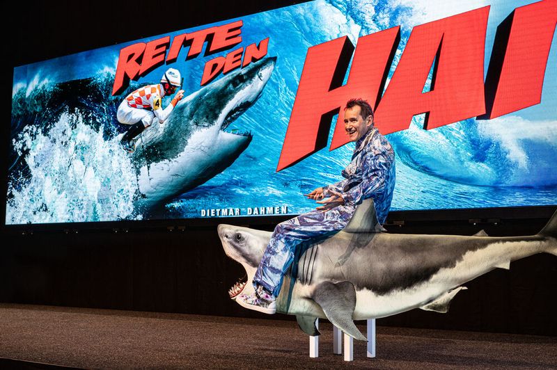 KI, Metaverse und Hyperconnectivity: Dietmar Dahmen reitet den Hai des Wandels. (Bild: dtm / www.tt-bilder.de)