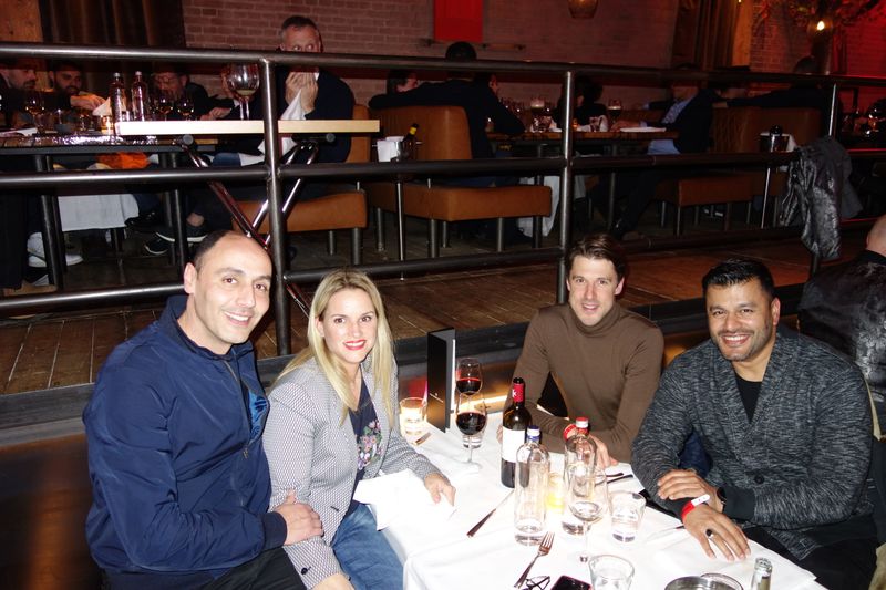 Das Display Samsung Team (v. l.) Bel Zidane, Bettina Roderhoff, Christian Schirduan und Amit Chatterjee. (Bild: IT-BUSINESS)