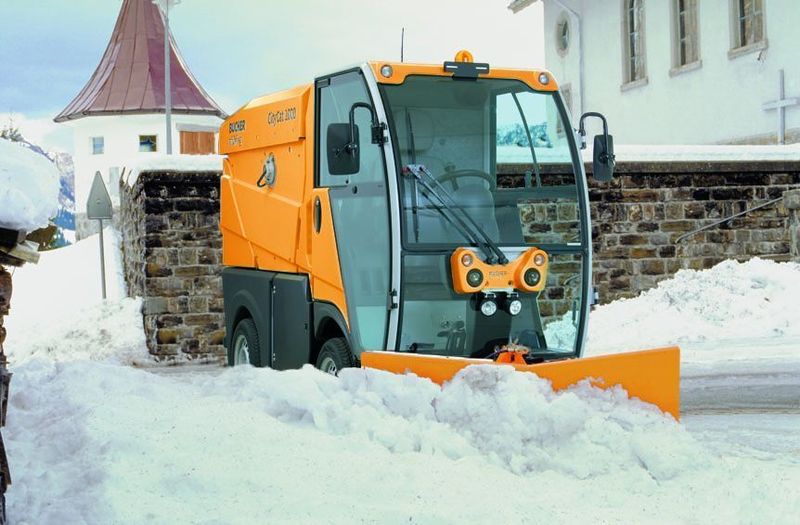 Auch für den Wintereinsatz geeignet: Gleichzeitiges Räumen und Streuen stellen einen wirtschaftlichen Winterdienst sicher. (Archiv: Vogel Business Media)