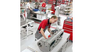 Hermle-Auftragseingang wächst im ersten Halbjahr 2017 um 11 % Konzernumsatz nimmt um gut 3 % auf 188 Mio. Euro zu Betriebsergebnis auf 40,2 Mio. Euro leicht erhöht
Weitgehend stabile Entwicklung im Gesamtjahr erwartet. (Hermle)