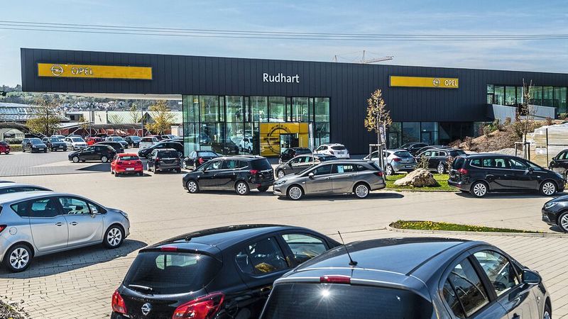 Ältere Ansicht des Rudhart-Betriebes in Heidenheim.(Bild:  Autohaus Rudhart)