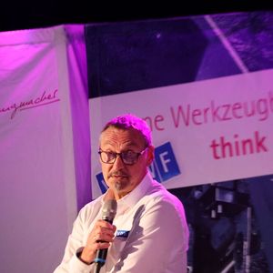 Stephan Berz, Präsident Europe der weltweiten Dachorganisation der Werkzeug- und Formenbauverbände International Special Tooling and Machining Association ISTMA, benannte in seinem Beitrag große Herausforderungen für die Branche. (Bild:  Maschinenmarkt/rw)