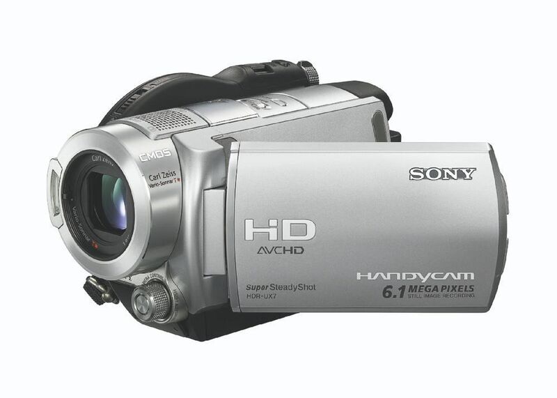 Beim HDR-UX3 setzt Sony auf das AVCHD-Format und speichert auf Mini-DVs. (Archiv: Vogel Business Media)