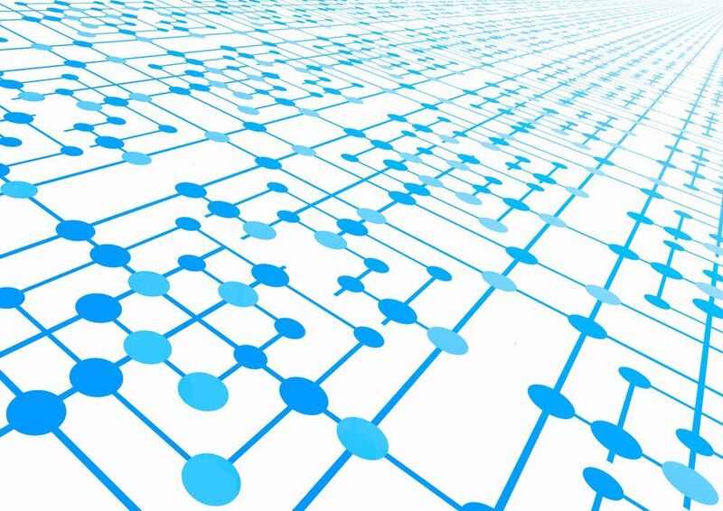 5. Risiko Programmierschnittstelle: Programmierschnittstellen werden ein neues beliebtes Ziel von Hackern. Ein erfolgreicher Angriff kann den Angreifern Zugriff zu riesigen Mengen an sensiblen Daten verschaffen. Wird eine unternehmenskritische Anwendung kompromittiert, sind Daten von allen Nutzern betroffen. Eine erfolgreich angegriffene Programmierschnittstelle, auch wenn sie verschlüsselt ist, öffnet Hackern die Türen zu sensiblen Informationen – ihnen steht dann der gesamte Anwendungsverkehr zur Verfügung. (Bild: Pixaby.com)