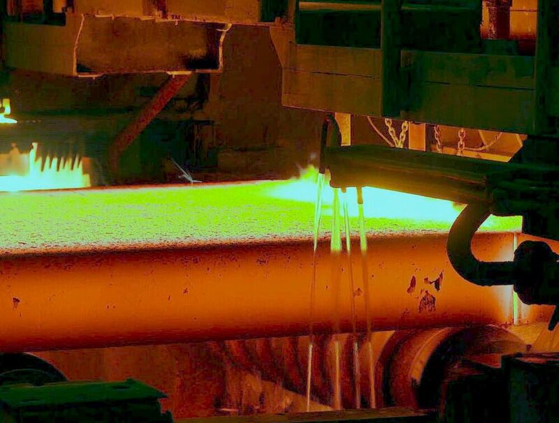 Eine, wie es heißt, neuartige Anlage zur Erzeugung von „grünem“ Eisen ist Ende letzter Woche in Lingen in Betrieb gegangen, wie die dpa berichtet. Mit klimaneutral gewonnenem Wasserstoff soll hier die Energiewende unterstützt werden. Lesen Sie hier mehr dazu ...