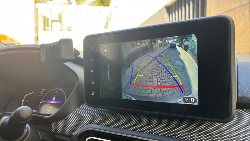 An Bord ist bei der getesteten „Extreme“-Ausstattung auch eine Rückfahrkamera. (Bild: Simon – »kfz-betrieb«)