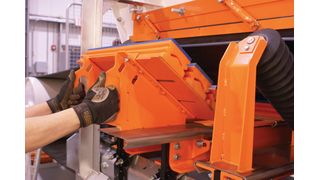 Das Aufpralldämpfungssystem Guardabelt mit Urethan-Balken dämpft in der Ladezone die Aufprallkräfte. (Bilder: Martin Engineering)