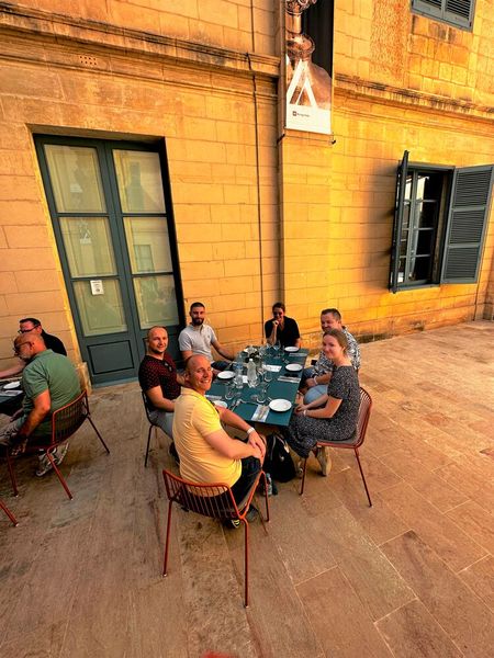 Ob dieser Tisch lieber bei den Oliven bleibt... (Bild: Vogel IT-Medien )