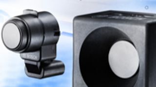 Im Vergleich zur Größe des Sensors von 1993 reduzierte Bosch das Bauelementevolumen auf ein Fünftel.  (Foto: Bosch)