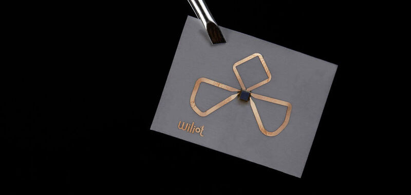 Batterielos funken: Das Bluetooth-basierte Sensor-Tag von Wiliot lässt sich beispielsweise auf Verpackungen aufkleben.
