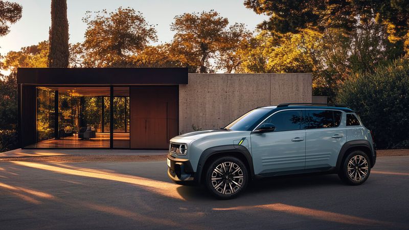 Der Renault 4 wird ab sofort für knapp 30.000 Euro verkauft.(Bild:  Renault)