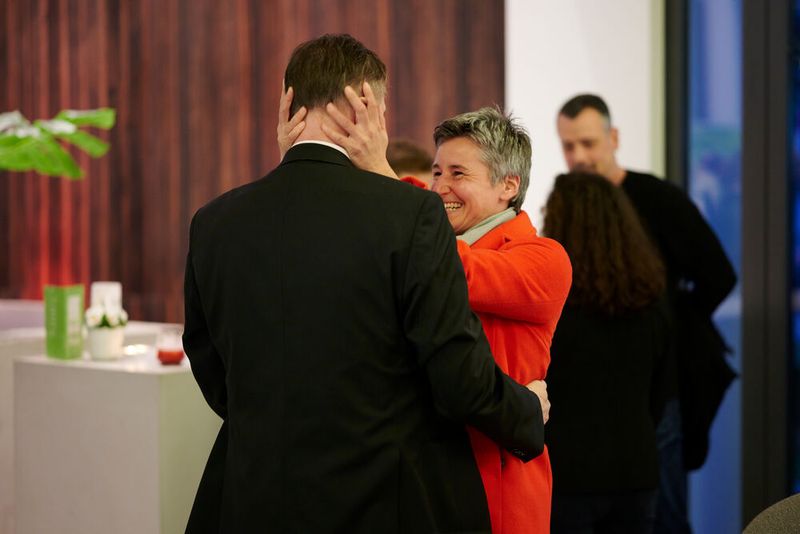 Impressionen vom ELEKTRONIKPRAXIS Frühlingsfest 2023 im Ketterer Kunst mit der Verabschiedung von Johann Wiesböck.  (Bild: © EYE AM CHRIS)