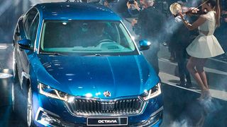 Die vierte Generation des Octavia bei der Weltpremiere in Prag. Ab sofort ist das Modell bestellbar. (Skoda)