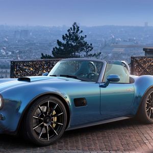 Obwohl die Neuauflage aussieht wie eine Cobra, wirkt sie dennoch modern.(Bild:  AC Cars)