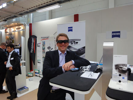 Andreas Klavehn, Zeiss, hat den Durchblick mit seiner 3D-Brille. (Archiv: Vogel Business Media)