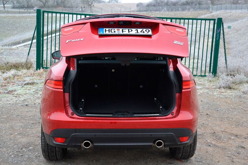 Mit ordentlich Gepäck über und … (Bild: Michel/»kfz-betrieb«)