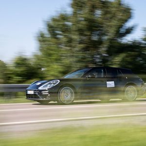 Während das Basis-Modell mit 242 kW/330 PS unverändert bleibt, klettert der GTS von 460 auf 480 PS und der Turbo macht einen Sprung von 550 PS auf 630 PS.(Bild:  Porsche)