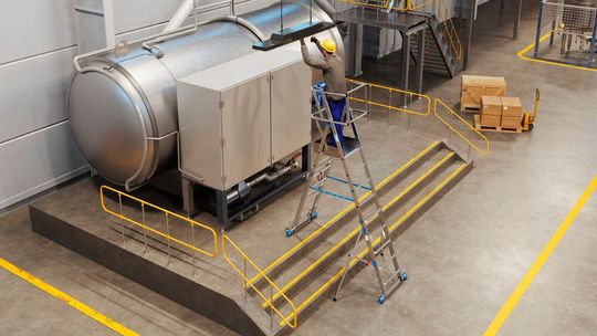 Krause hat sein Portfolio an Podestleitern einem umfassenden Relaunch unterzogen. Eine Ausprägung davon ist die neue Teleskop-Plattformleiter „SkyMatic“.(Bild:  Krause)