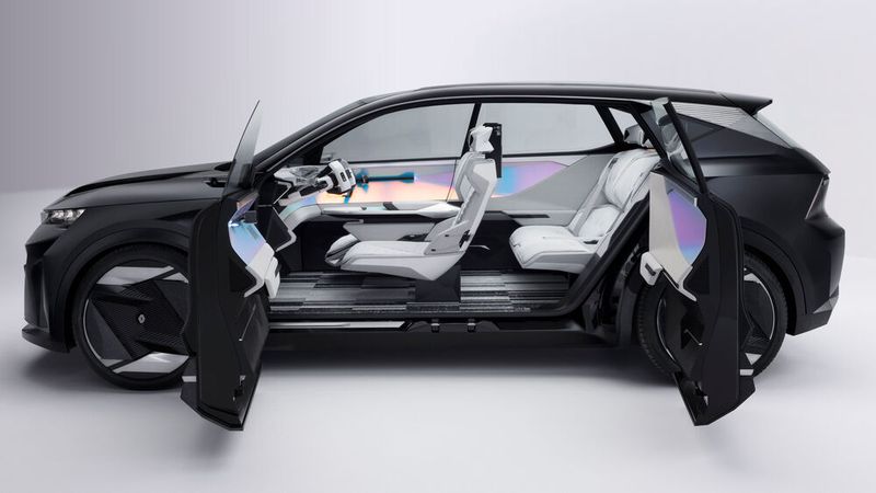 Viele der Details werden es nicht ins richtige Leben schaffen: Dazu gehören die Türen, die sich nach der Kleiderschrank-Logik gegenläufig öffnen und deshalb ohne die mittlere Säule auskommen. (Bild: Renault)