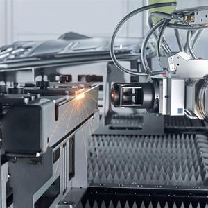 Für eine deutlich gesteigerte Bauteilqualität haben die Ditzinger Experten die von Trumpf entwickelte Technologie fürs spritzerarme Laserschweißen „BrightLine Weld“ integriert. Damit verdreifache sich die Produktivität in Sachen Schweißgeschwindigkeit.