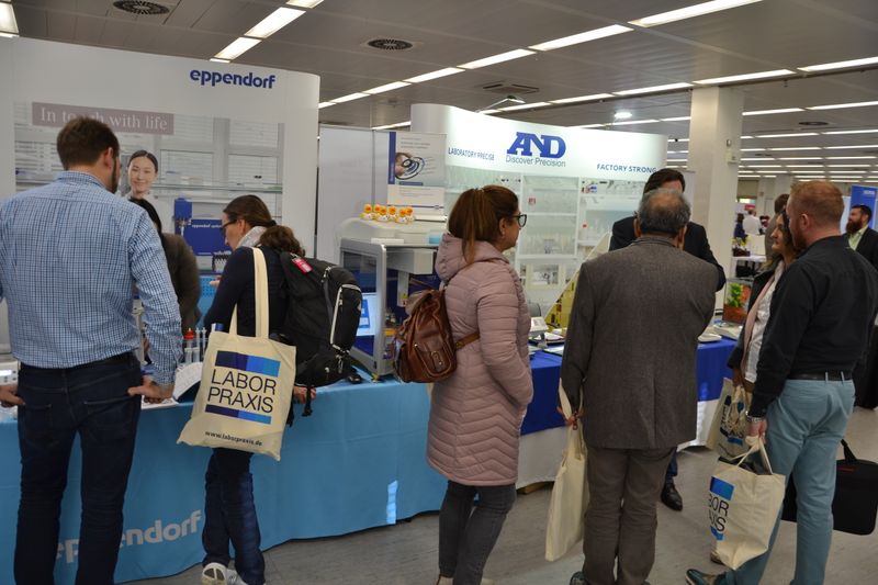 Impressionen der Lab-Supply Hamburg vom 29. Oktober 2019  Die letzte Lab-Supply Messe 2019 fand in der MesseHalle Hamburg-Schnelsen statt. Impressionen vom Messetag sowie einige Besucherstimmen finden Sie in dieser Bildergalerie. Die nächste Lab-Supply ist am 18. März 2020 in Frankfurt am Main. Lese-Empfehlung: Nachbericht zum erfolgreichen Auftakt der Lab-Supply in Wien. (LABORPRAXIS, C. Lüttmann)