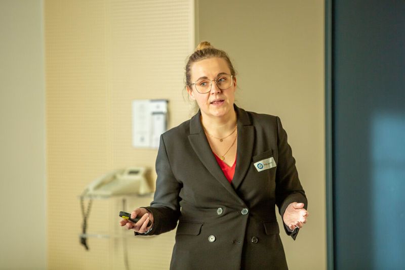 Parallel zur Ausstellung hatten die Besucher die Gelegenheit in Fachvorträgen ihr Wissen aufzufrischen. Wie bei Anika Lamm vom TÜV Süd. Sie referierte über die Ausbildung zum International Bolding Engineer. (Bild: Amelie Jehmlich/ART n Photo)