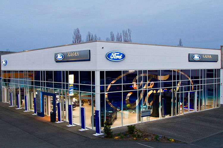 1,5 Millionen Euro hat die AVAG 2015 in das Ford-Store-Konzept investiert. Im Bild ist der Showroom des Automobilforums Kadea in Berlin zu sehen. (AVAG)