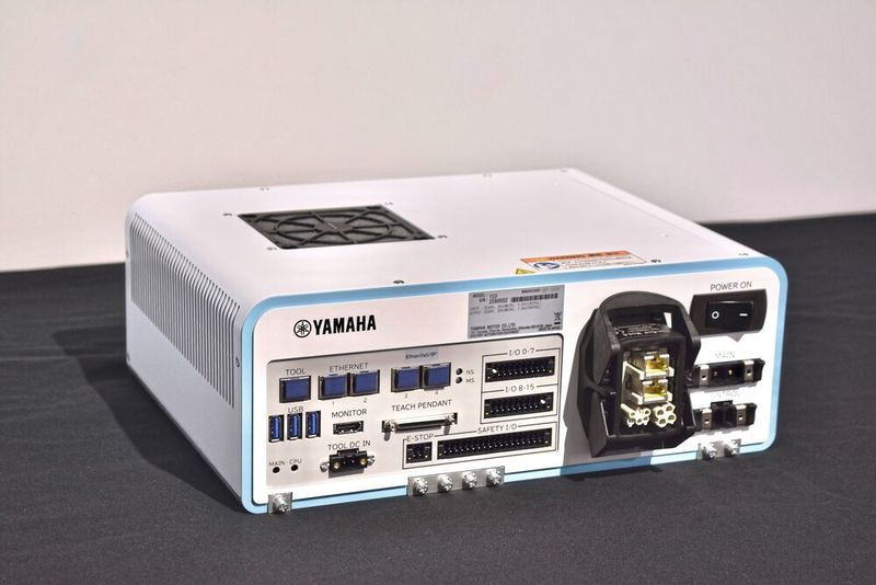 The introduction of the Han-Modular Domino system allowed an additional contact for grounding to be integrated by halving the size of the conventional module. (Image:Yamaha Motor)
